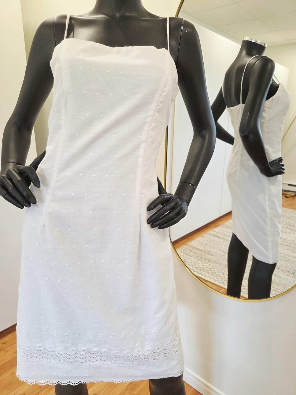 Vintage 90s white dress City Triangles, embroidered scalloped hem